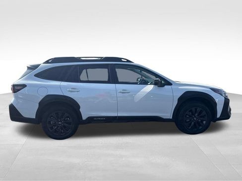 Used 2025 Subaru Outback Onyx Edition AWD/4WD image 7