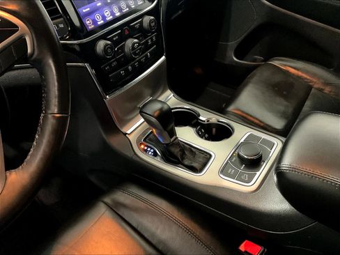 Used 2019 Jeep Grand Cherokee Limited image 20