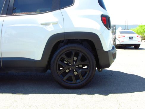 Used 2018 Jeep Renegade Altitude image 3
