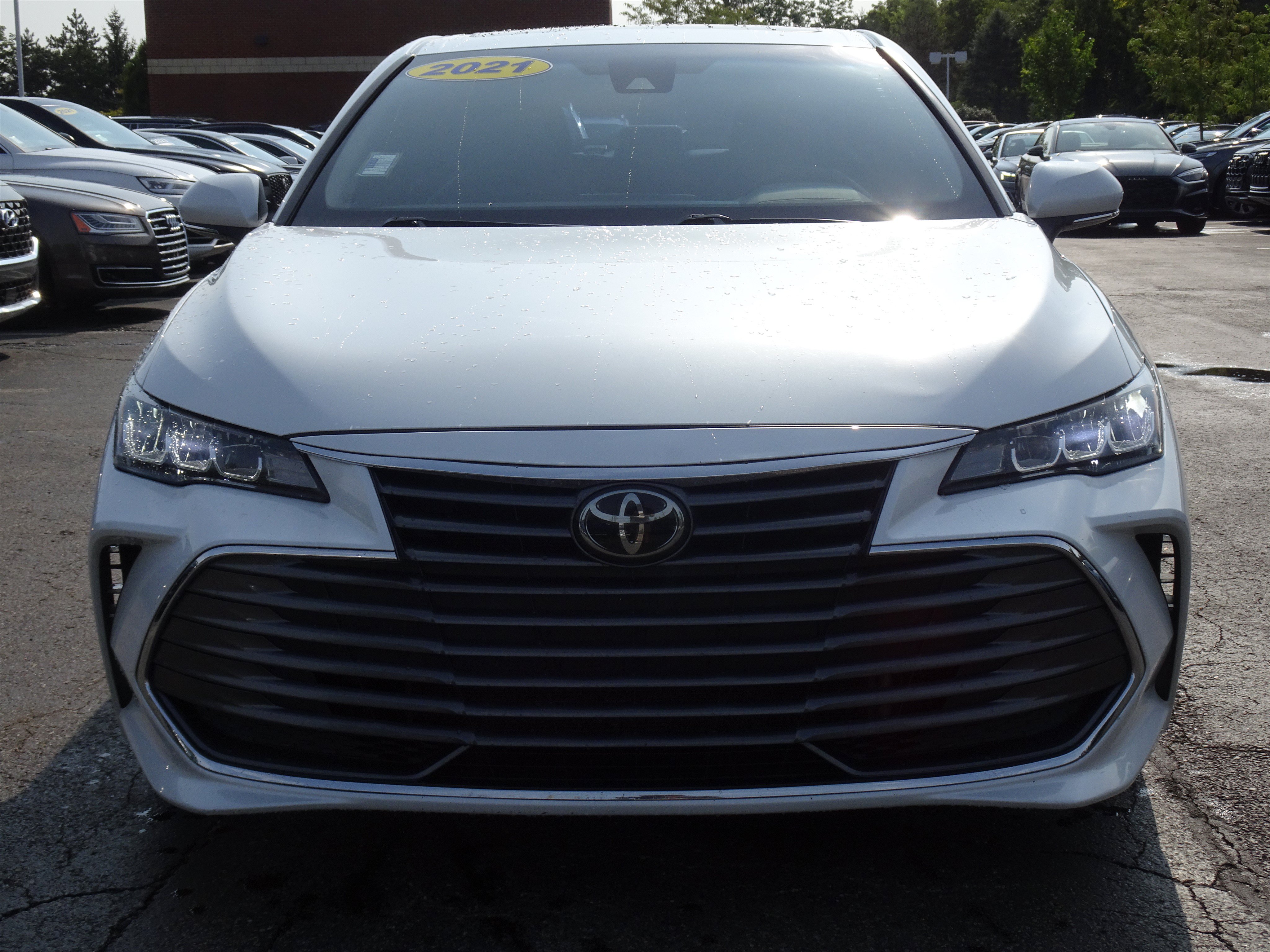 Used 2021 Toyota Avalon XLE w/ Moonroof Package FWD image 7