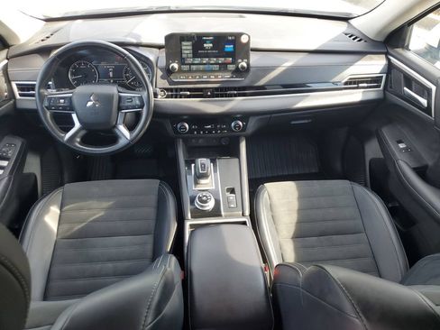 Used 2024 Mitsubishi Outlander SE Black Edition FWD image 17