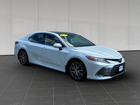 Used 2021 Toyota Camry XLE AWD/4WD image 7