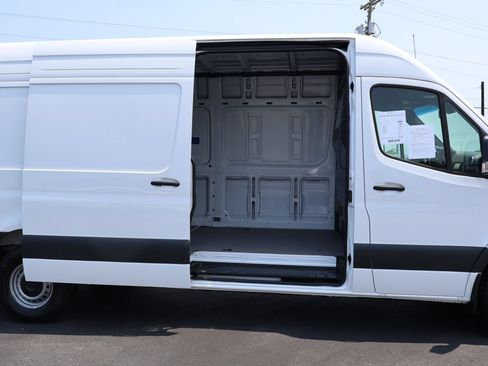 Used 2024 Mercedes-Benz eSprinter 170 Cargo image 18