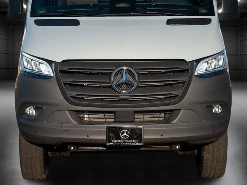 Used 2025 Mercedes-Benz Sprinter 2500 image 12