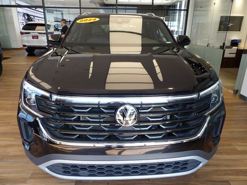 Used 2024 Volkswagen Atlas Cross Sport SE w/ Panoramic Sunroof Package AWD/4WD image 2