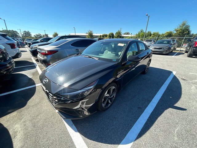 Used 2023 Hyundai Elantra Limited FWD image 3
