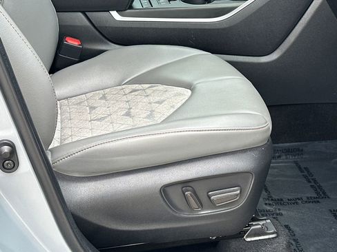 Used 2022 Toyota Highlander Bronze Edition image 13