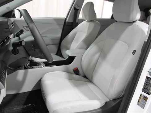 Certified 2025 Hyundai Kona SEL image 5