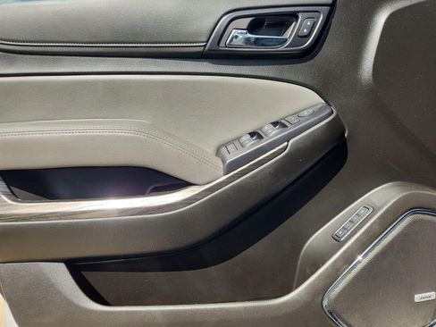 Used 2020 Chevrolet Suburban LT RWD image 30