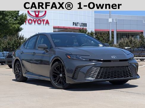 Used 2025 Toyota Camry SE FWD image 2