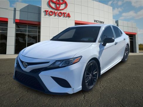 Used 2020 Toyota Camry SE FWD image 7