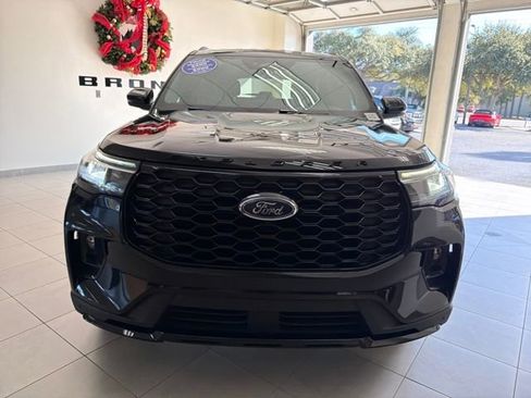 Used 2025 Ford Explorer ST-Line w/ ST-Line Street Pack image 2
