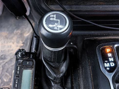 Used 2020 Jeep Wrangler Unlimited Sahara AWD/4WD image 6