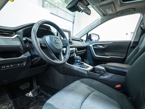 Used 2020 Toyota RAV4 XLE w/ Convenience Package image 4