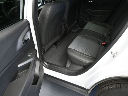 Used 2025 Chevrolet Trax LT FWD image 16