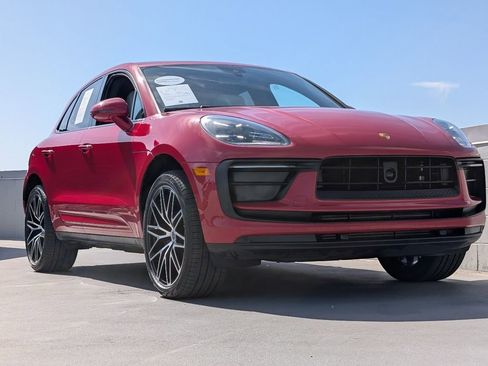 Certified 2024 Porsche Macan AWD/4WD image 25