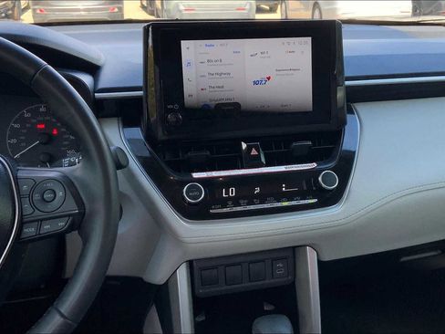 Used 2025 Toyota Corolla Cross LE FWD image 7