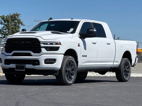 New 2026 RAM 2500 Laramie AWD/4WD image 7