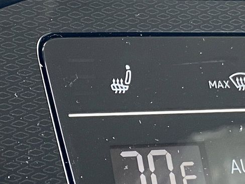 New 2025 Volkswagen Taos SE image 8