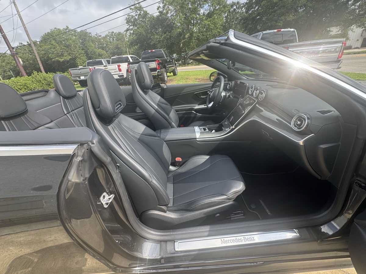 Used 2025 Mercedes-Benz CLE 300 4MATIC Cabriolet w/ Night Package image 9