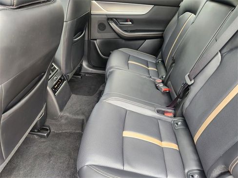 Used 2025 MAZDA CX-70 Plug-In Hybrid w/ Premium Plus image 32