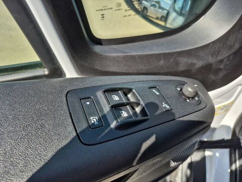 Used 2025 RAM ProMaster 2500 w/ Convenience Group FWD image 7