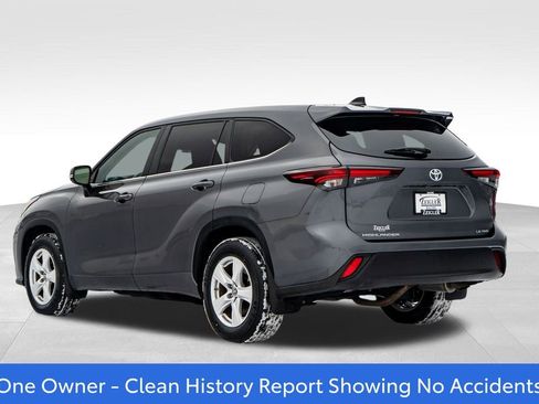 Used 2024 Toyota Highlander LE image 5