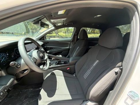 New 2025 Hyundai Elantra SEL FWD image 15
