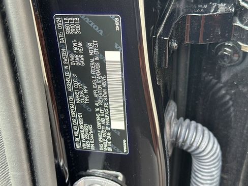 Certified 2024 Volvo XC60 T8 Ultimate w/ Protection Package Premier image 38