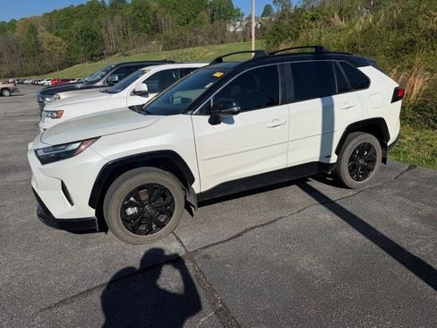 Used 2025 Toyota RAV4 XSE w/ Weather Package image 4