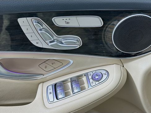 Used 2022 Mercedes-Benz GLC 300 w/ Multimedia Package Lite image 15