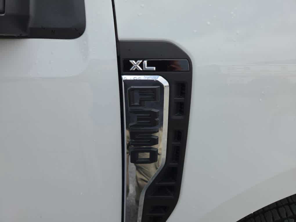 New 2025 Ford F350 XL w/ XL Chrome Package AWD/4WD image 3