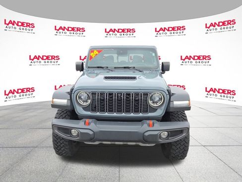 Used 2024 Jeep Gladiator Mojave w/ Technology Group AWD/4WD image 8