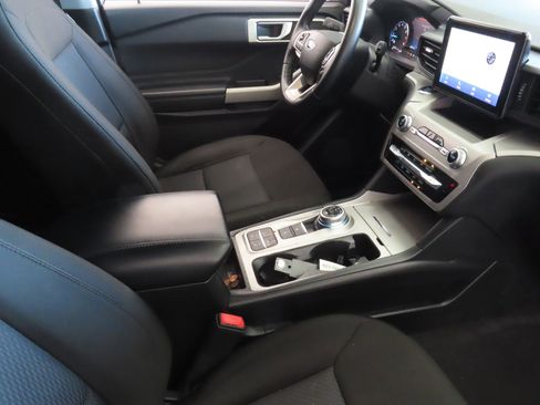 Used 2022 Ford Explorer XLT image 26
