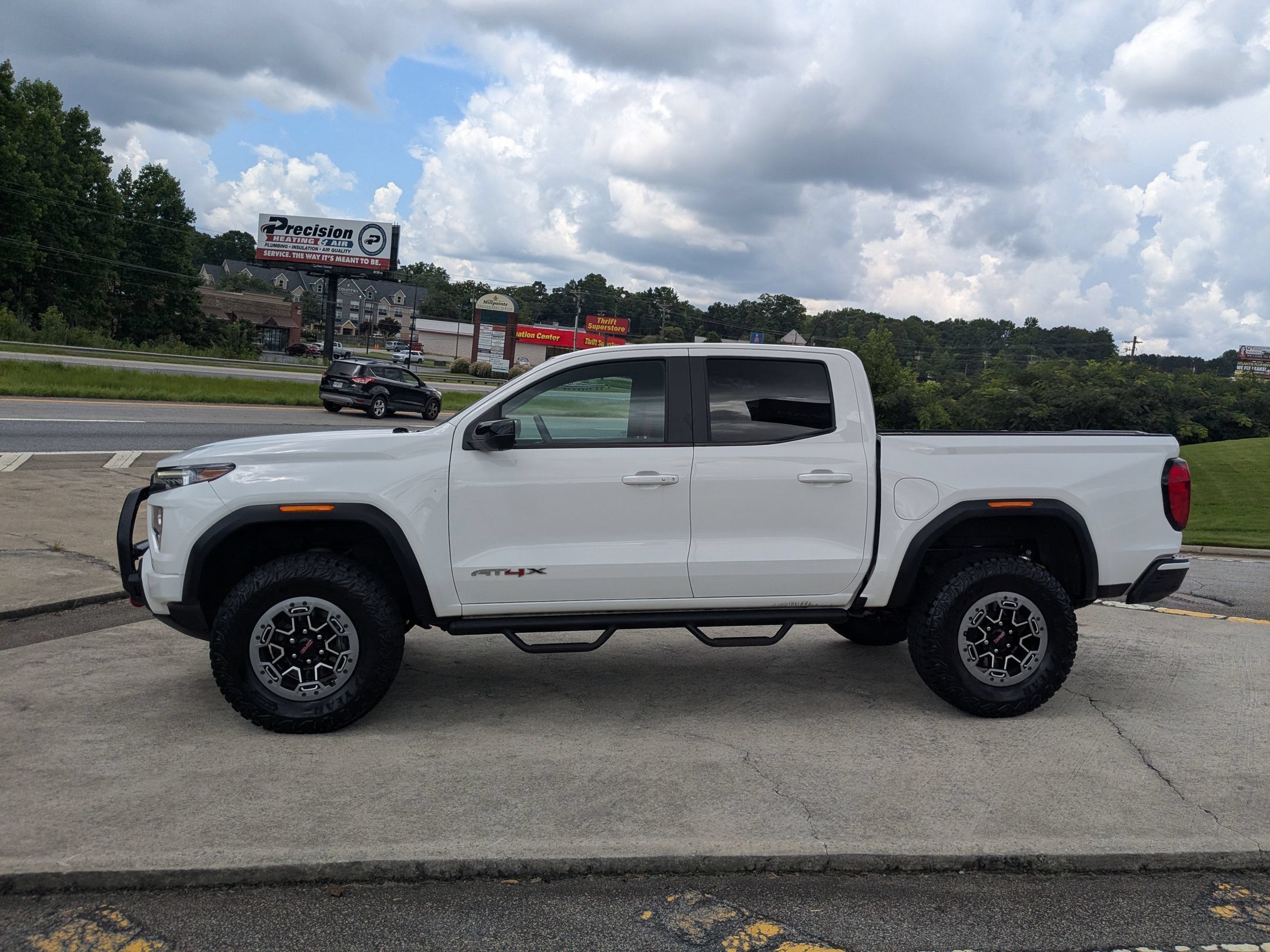 Used 2023 GMC Canyon AT4X w/ Edition 1 AWD/4WD image 8