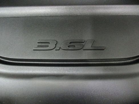 Used 2022 Chrysler Pacifica Touring-L image 32