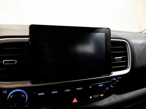 Used 2021 Hyundai Venue SE image 23