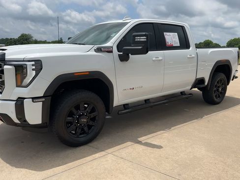 Used 2025 GMC Sierra 2500 AT4 AWD/4WD image 3