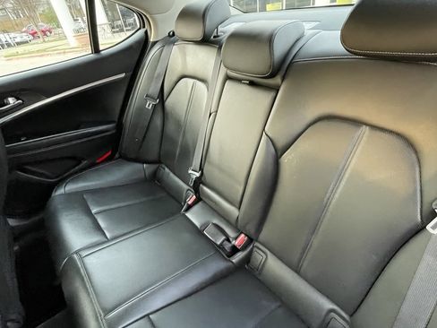 Used 2025 Genesis G70 2.5T image 23