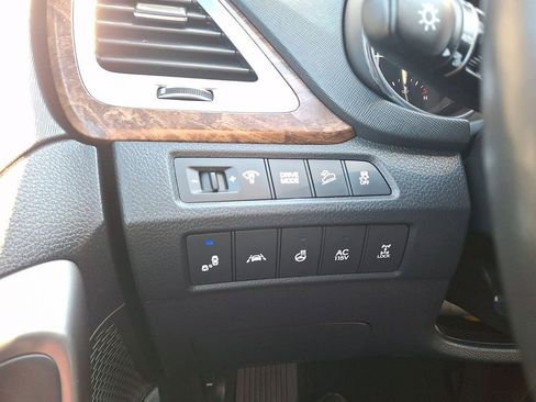 Used 2017 Hyundai Santa Fe Limited image 25