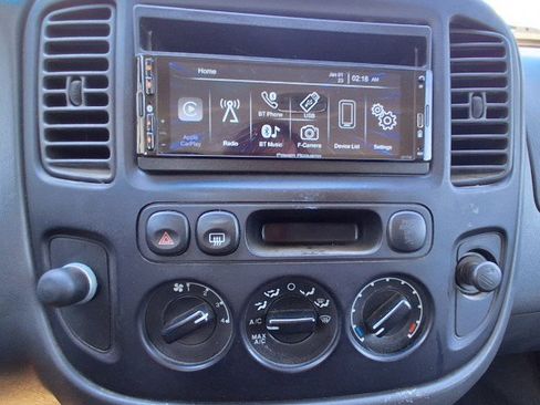 Used 2005 Ford Escape XLS image 13