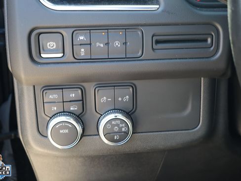 Used 2024 GMC Yukon SLT AWD/4WD image 15