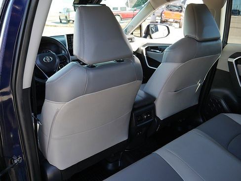 Used 2021 Toyota RAV4 XLE Premium image 15