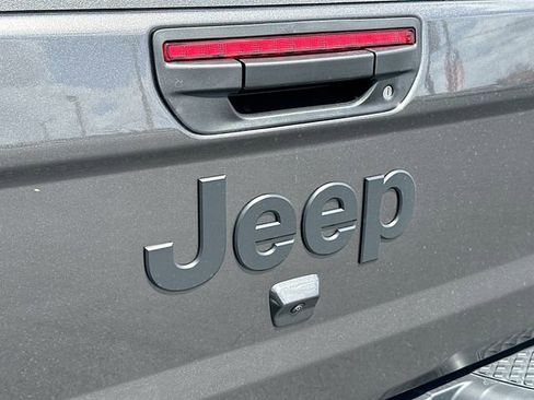 New 2026 Jeep Gladiator Sport AWD/4WD image 18