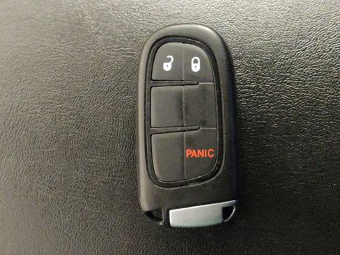 Used 2019 Jeep Cherokee Latitude Plus AWD/4WD image 32