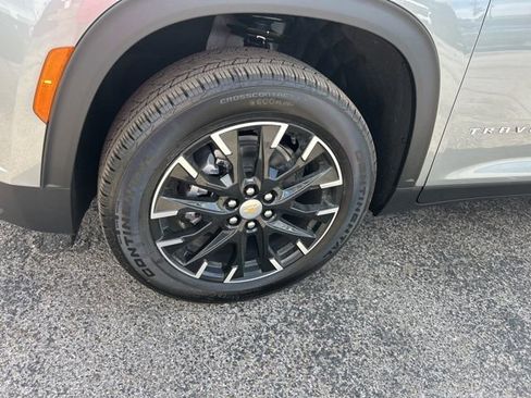 New 2026 Chevrolet Traverse LT w/ Sun and Wheel Package FWD image 10