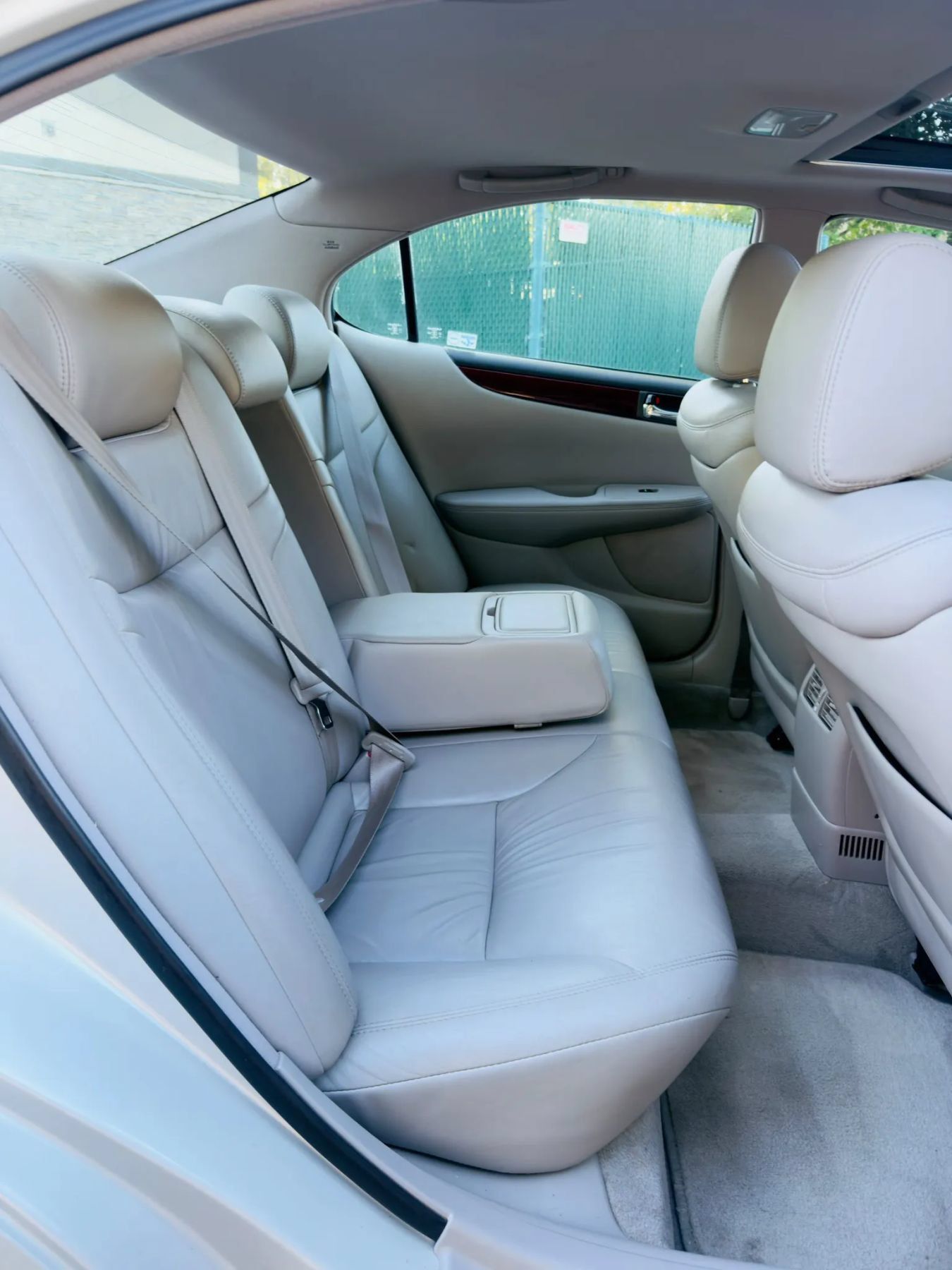 Used 2004 Lexus ES 330 w/ Premium Pkg FWD image 12