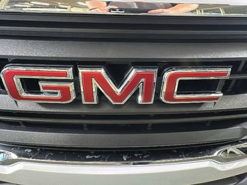 Used 2024 GMC Terrain SLE w/ Driver Convenience Package AWD/4WD image 8
