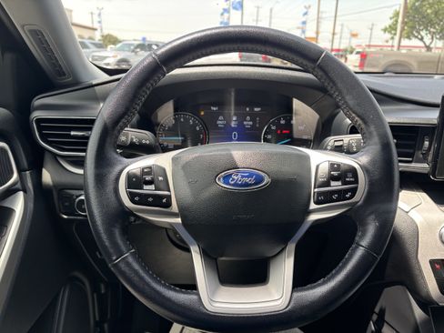 Certified 2022 Ford Explorer XLT w/ Equipment Group 202A RWD image 23