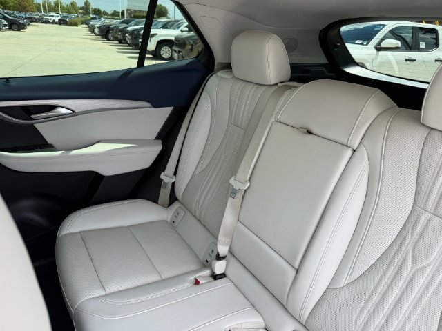 Used 2024 Buick Envision Avenir AWD/4WD image 30
